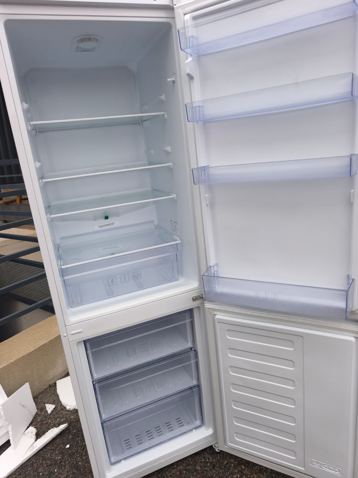 BEKO RCSA270K20W – Réfrigérateur combiné