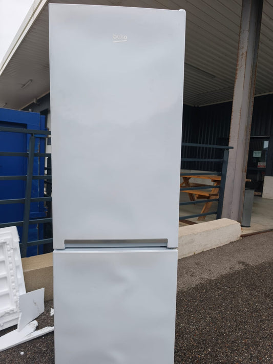 BEKO RCSA270K20W – Réfrigérateur combiné