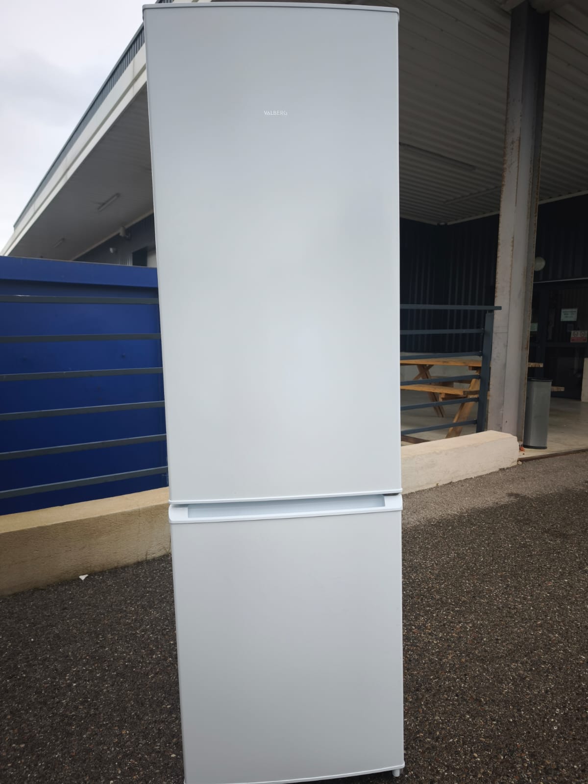 VALBERG CNF 270 E W625C – Réfrigérateur combiné